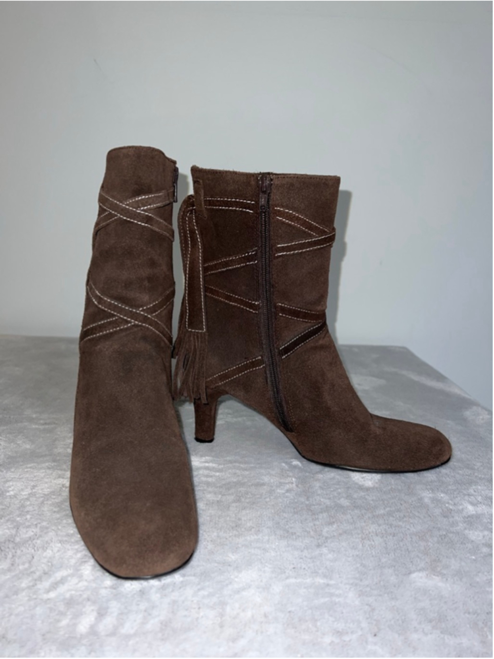 Women's Bisou Bisou Brown Suede Ankle Boots Size 7.5 - Picture 2 of 10